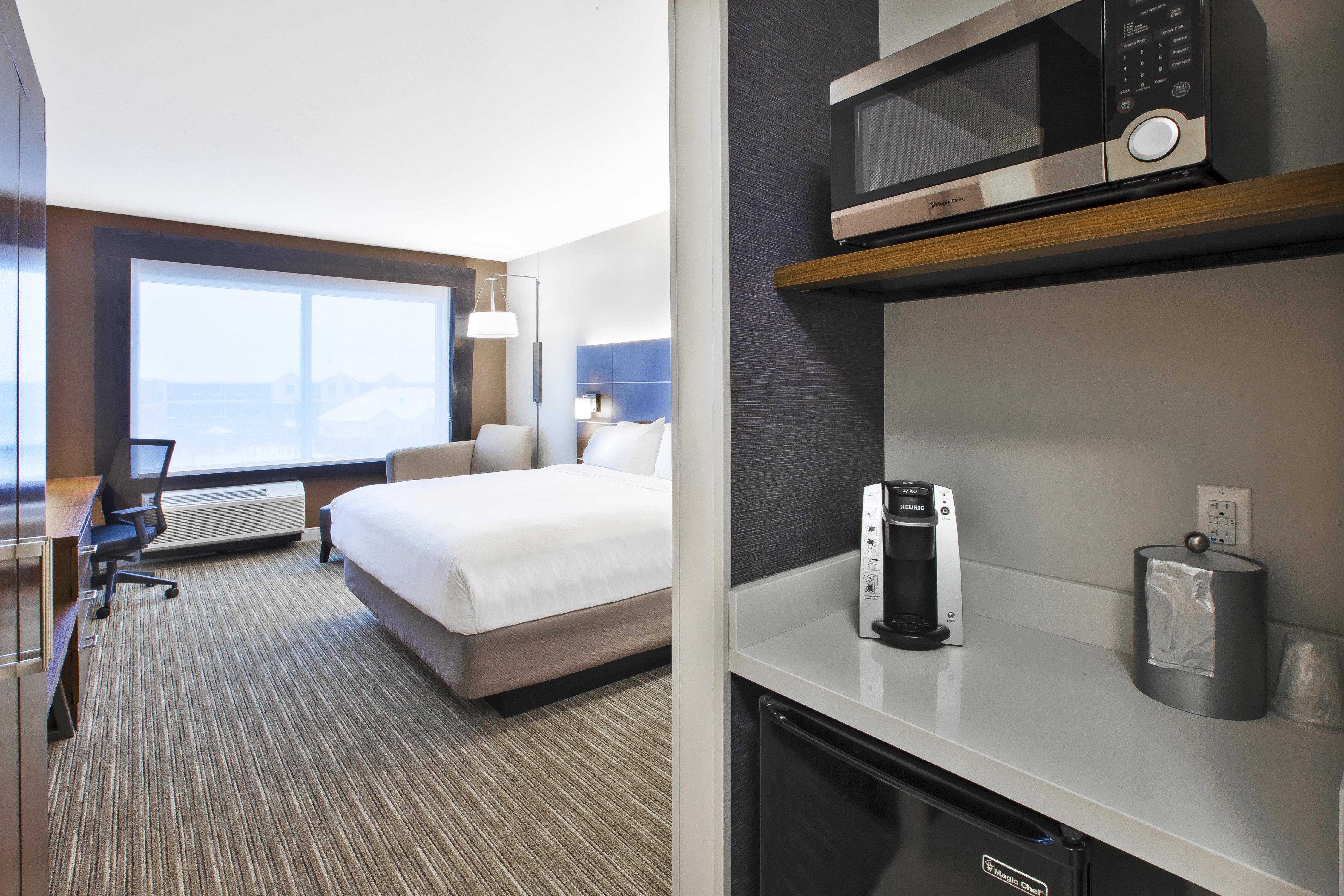 Holiday Inn Express & Suites Okemos - University Area By Ihg Exterior photo