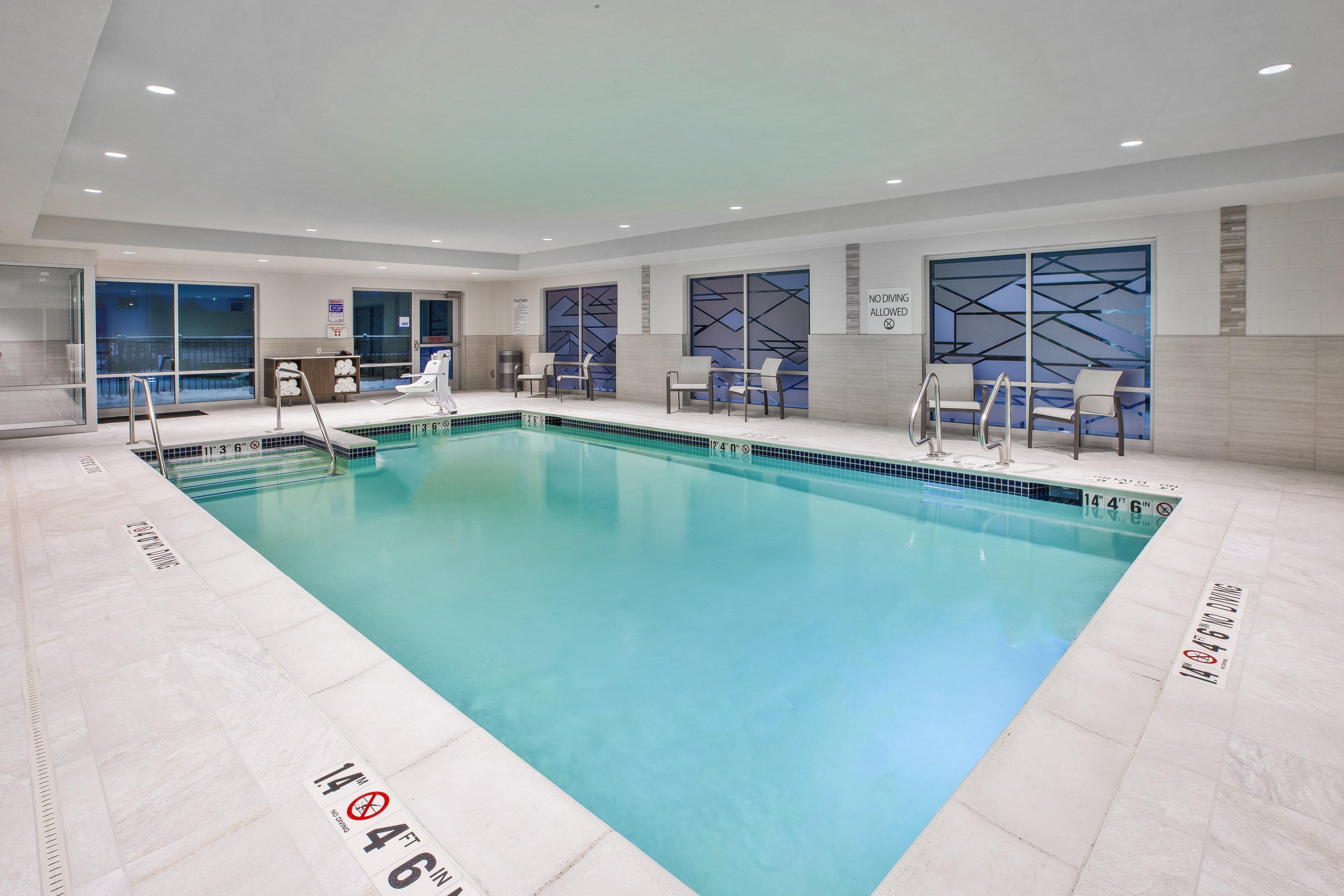 Holiday Inn Express & Suites Okemos - University Area By Ihg Exterior photo